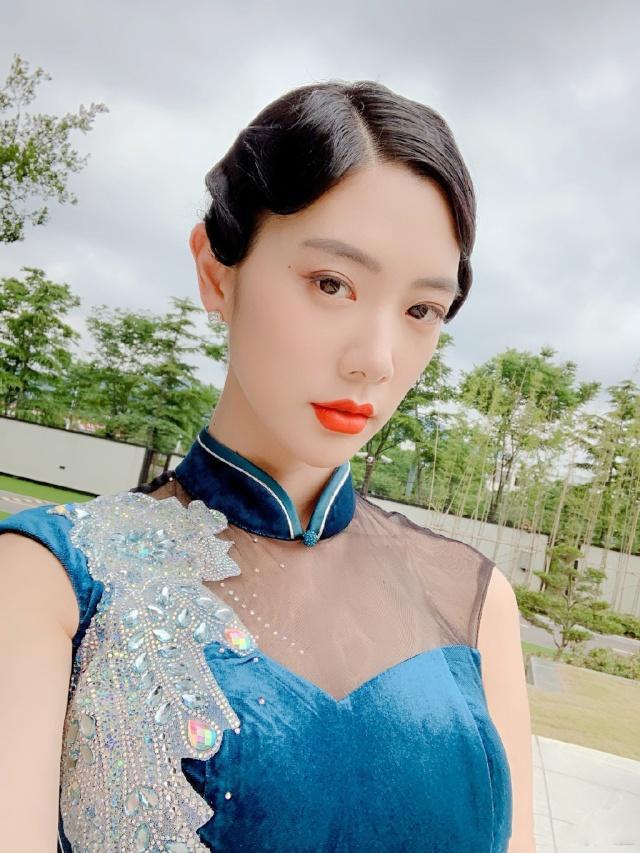 霓虹之下的谎言